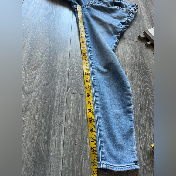 American Eagle Outfitters Soft Knit High Rise Distressed Jegging pants. Size 6 - Picture 13 of 14